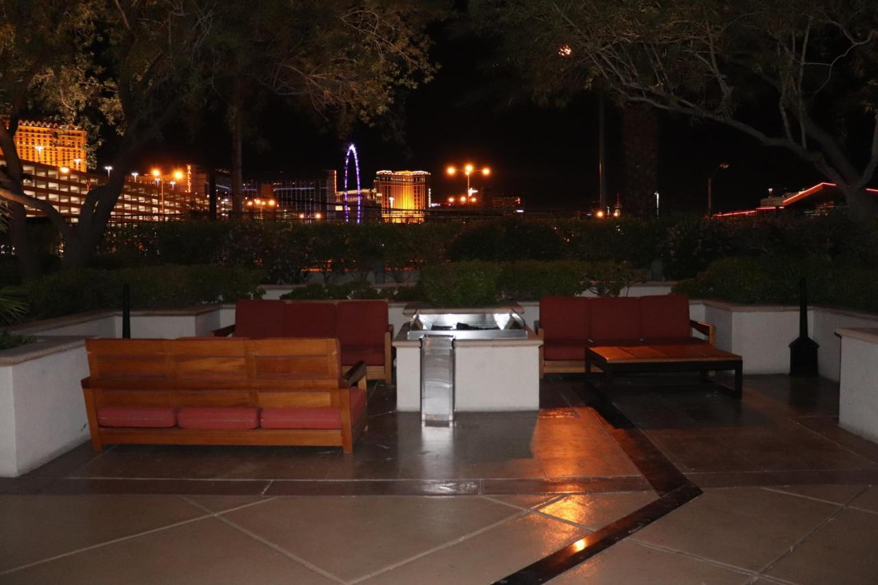 Balcony Suite Strip View Las Vegas Exterior photo